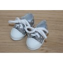 Chaussures de sport grises à pois blancs 