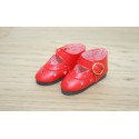 Chaussures découpées à petits coeurs rouges