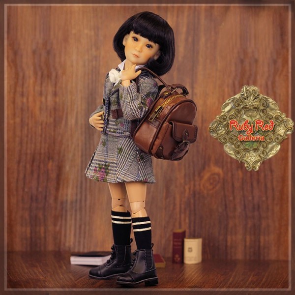 Lori 30 Cm - Senson Doll - Ruby Red - Un Bonheur de Colibri Lori 30 Cm - Senson Doll - Ruby Red - Un Bonheur de Colibri