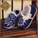 Chaussures Marine à fleurs blanches pour InMotion Girl