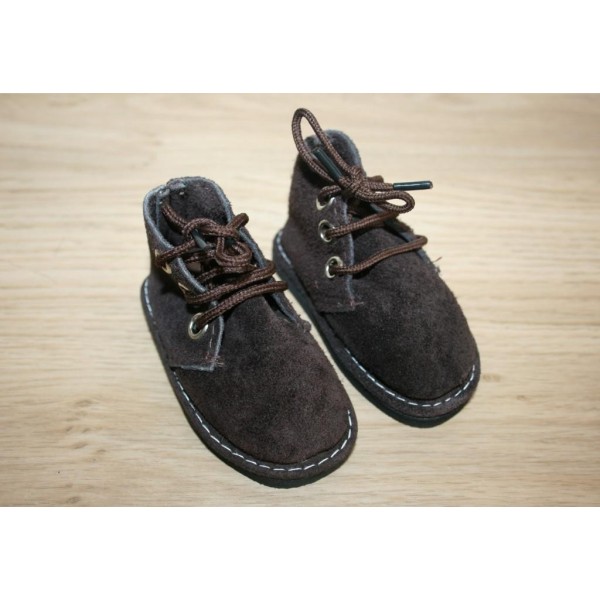 Bottines marron en daim à lacets 