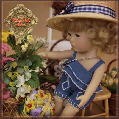 Ensemble Salopette bleue et chapeau pour Yu Ping - Ruby Red