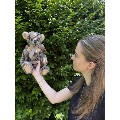 Ours JD - Charlie Bears en Peluche 2024