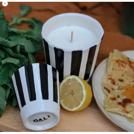 Flowering Cashmere Wood Scented Candle - Oali