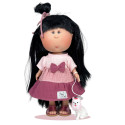 Poupée Mia Nines d’Onil robe rose, longs cheveux noirs et chien