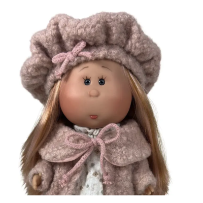 Poupée Little Mia Nines d’Onil visage, cheveux blonds, chapeau rose