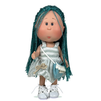 Poupée Little Mia Nines d’Onil robe rayée, cheveux bleus, baskets