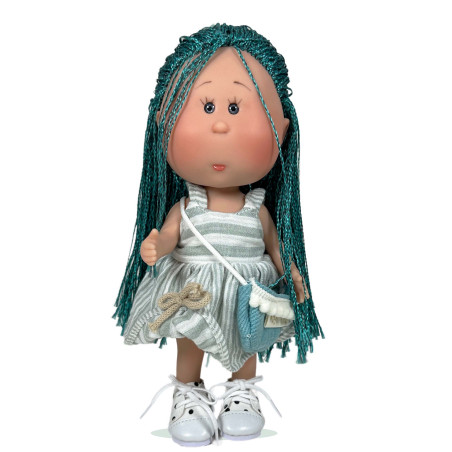 Poupée Little Mia Nines d’Onil robe rayée, cheveux bleus, baskets