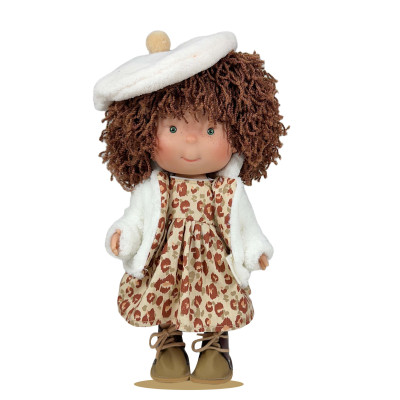 Poupée Pippa Nines d’Onil robe léopard manteau blanc bottines camel béret