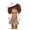 Poupée Pippa Nines d’Onil robe léopard manteau blanc bottines camel béret