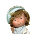 Poupée garçon Pippo Nines d'Onil - visage doux, cheveux blonds et béret vert d’eau