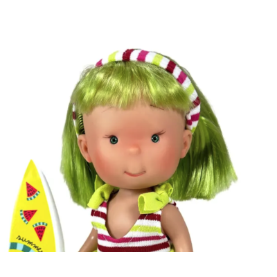 Poupée Pippa Nines d'Onil aux cheveux verts avec frange et bandeau rayé multicolore