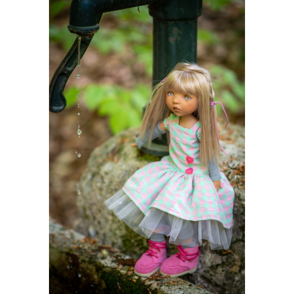 Poupée articulée Sppon LUDY, cheveux blonds et yeux roses