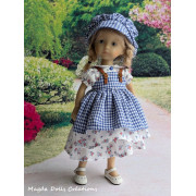 Tenue pour poupée Boneka, Robe fleurie avec petit col, tablier vichy bleu, chapeau assorti