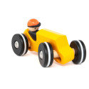 Voiture rétro jaune en bois BAJO avec petit conducteur et roues noires, jouet en bois pour enfant dès 2 ans.