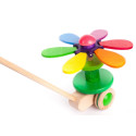 Jouet à pousser Fleur Arc-en-ciel en bois BAJO avec pétales multicolores tournants et manche en bois pour enfant dès 18 mois.