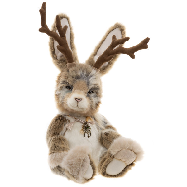 Jackalope Charlie Bears Signature 2026, lièvre légendaire en peluche avec grands bois, collier attrape-rêves et édition limitée.