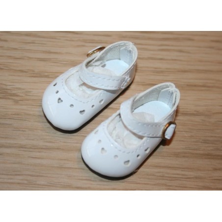 Chaussures blanches à coeurs pour Little Darling